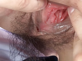 穿着性感制服的亚洲女郎被撞