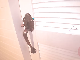 亚洲女孩在浴室里吮吸鸡巴